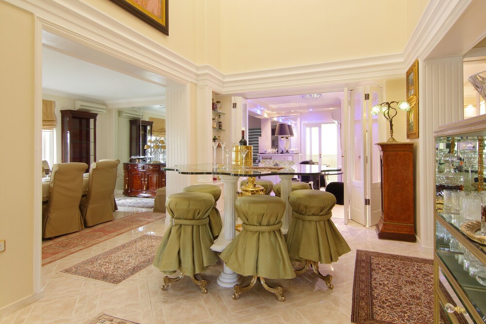 Royal Riviera Residence