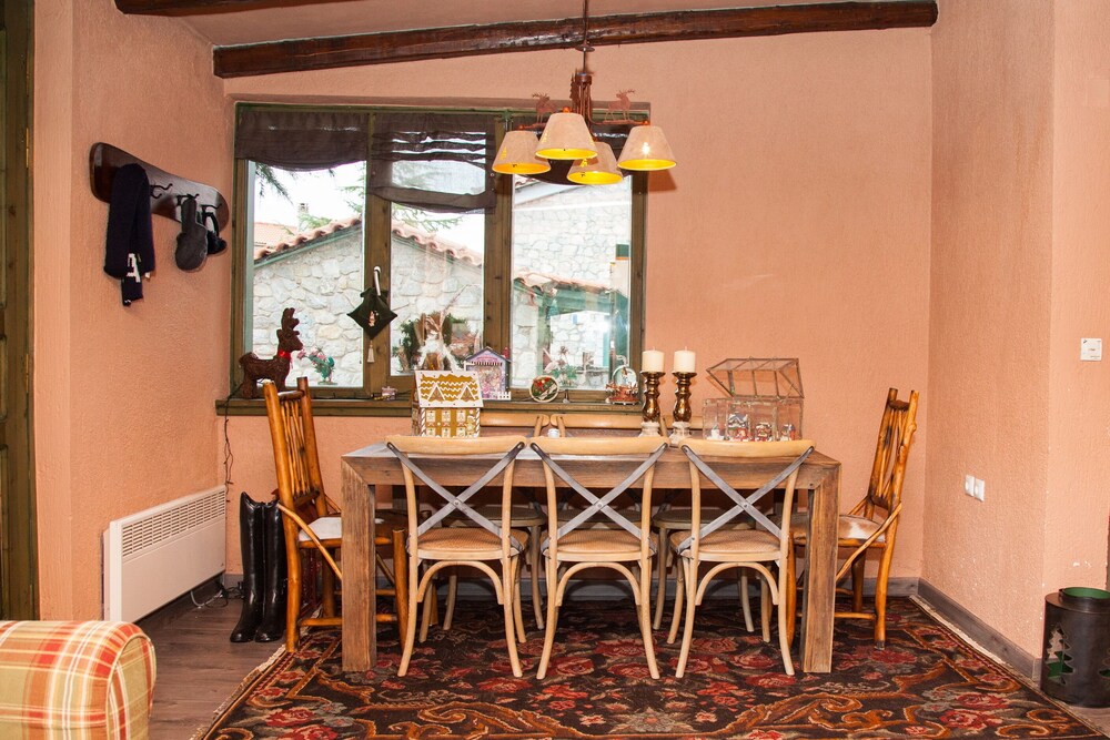 Utopia Mountain Chalet
