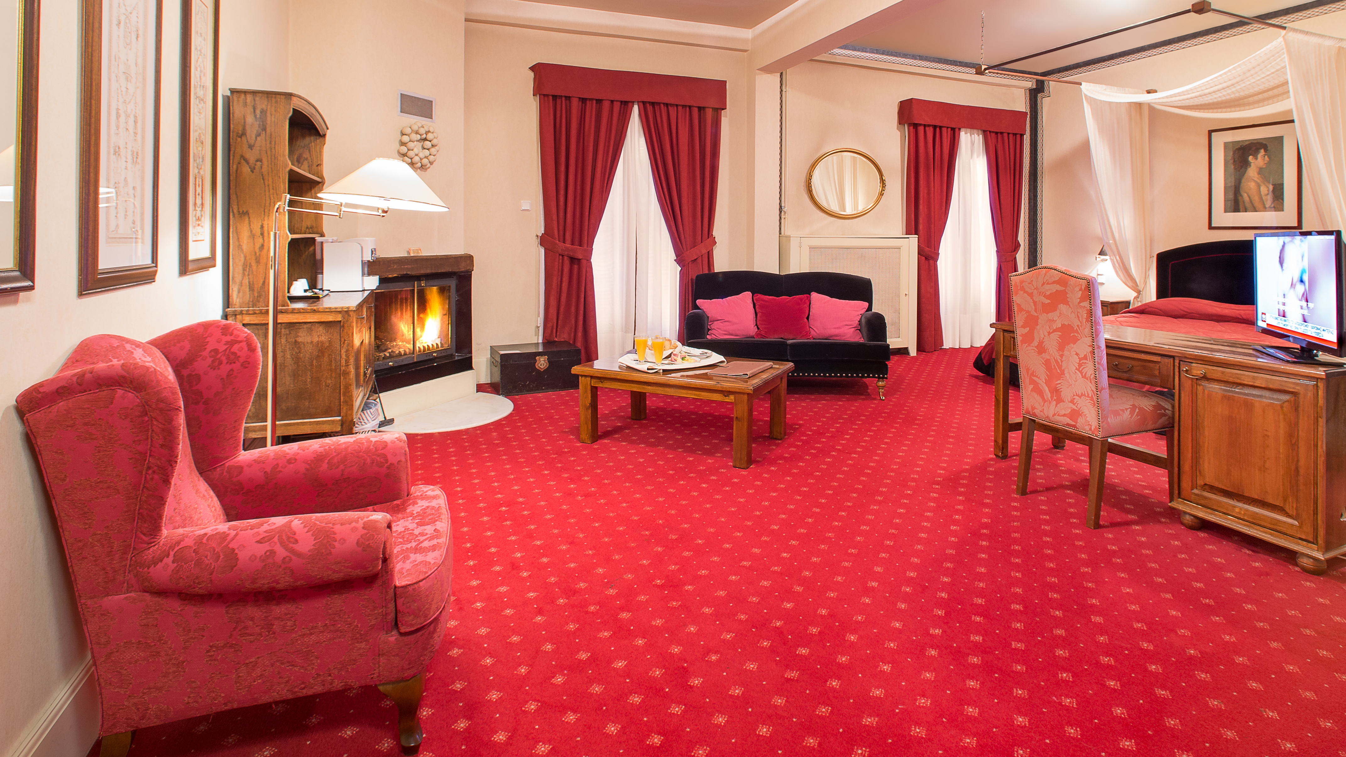 Country Club Hotel & Suites