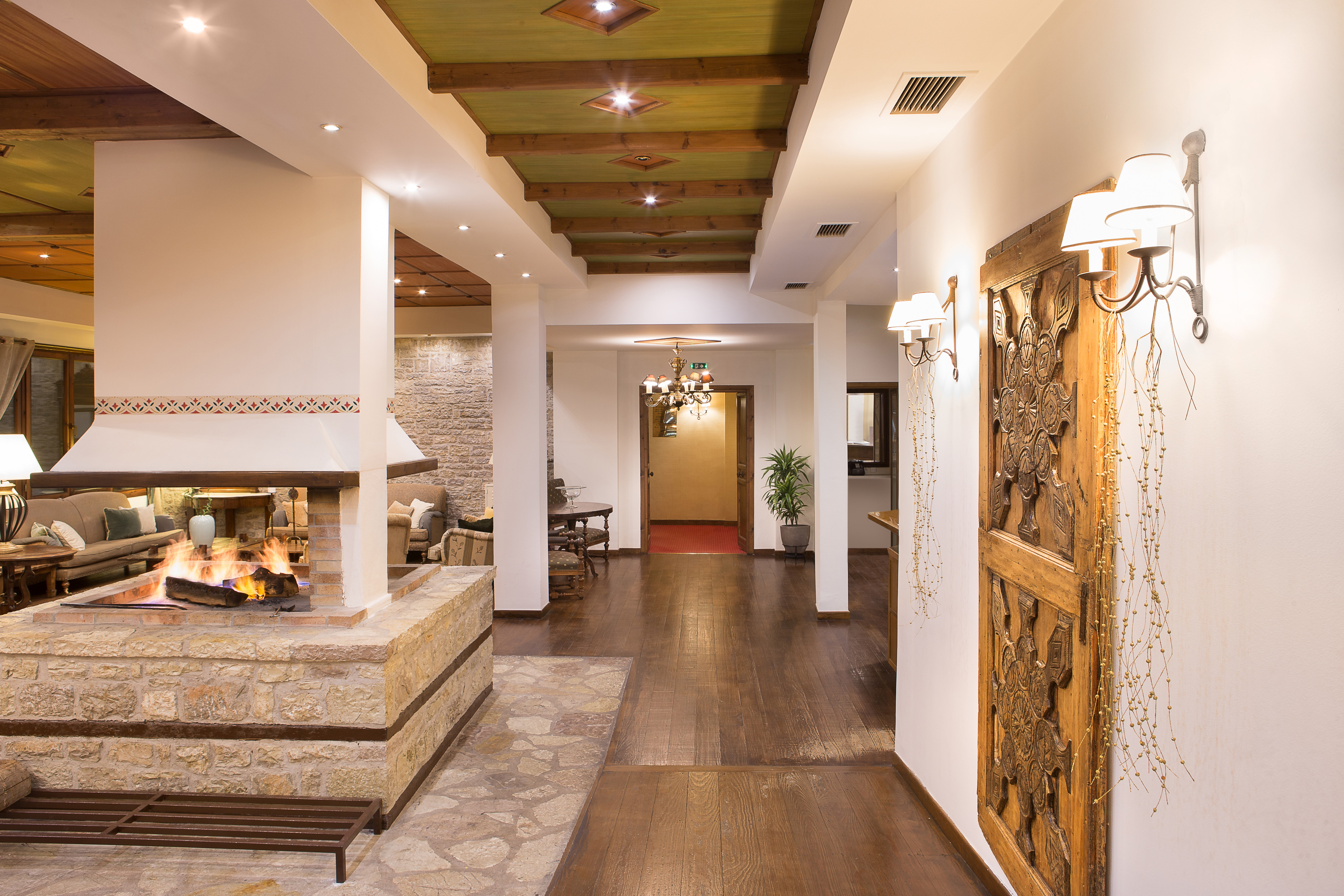 Country Club Hotel & Suites