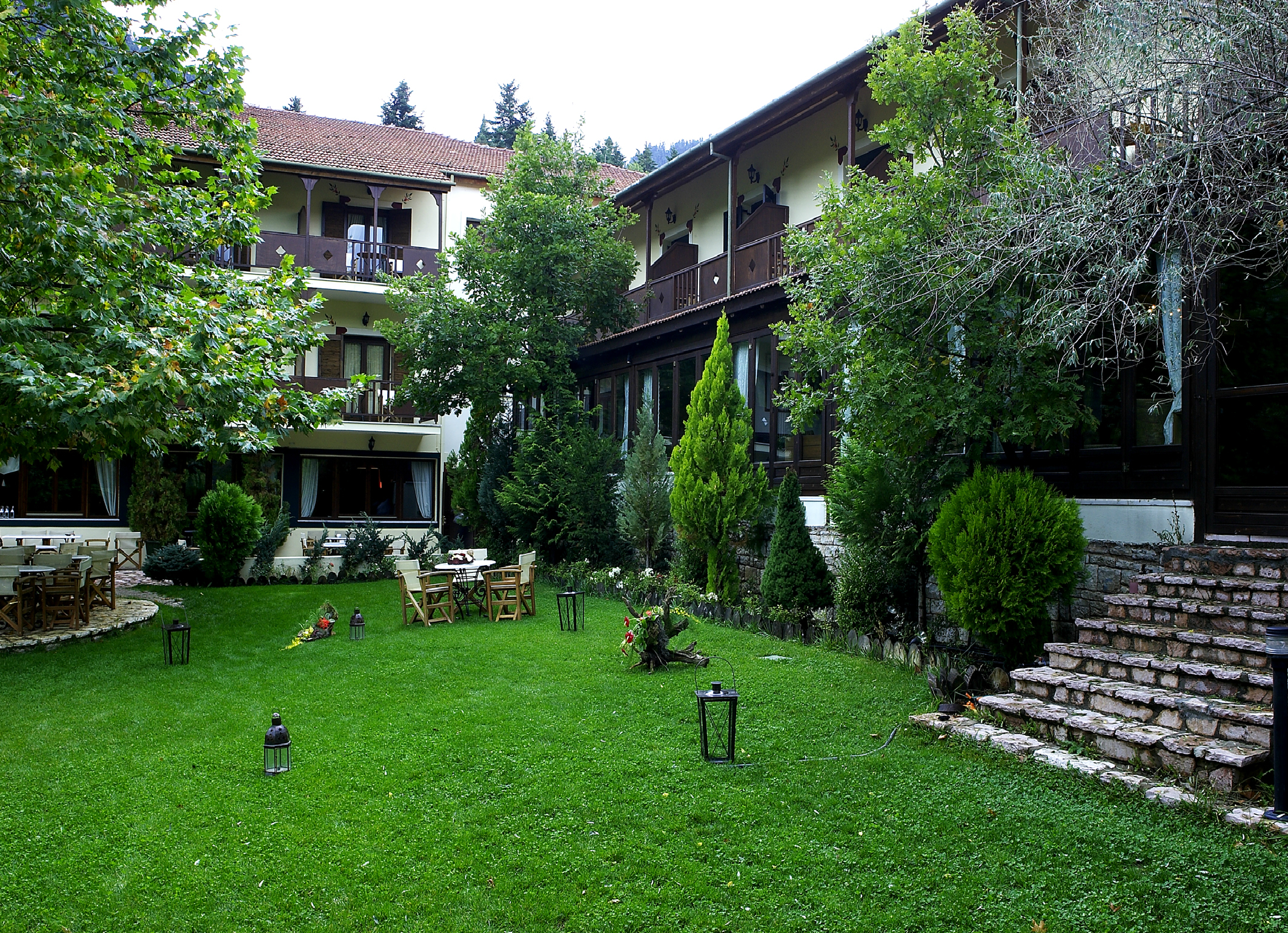 Country Club Hotel & Suites