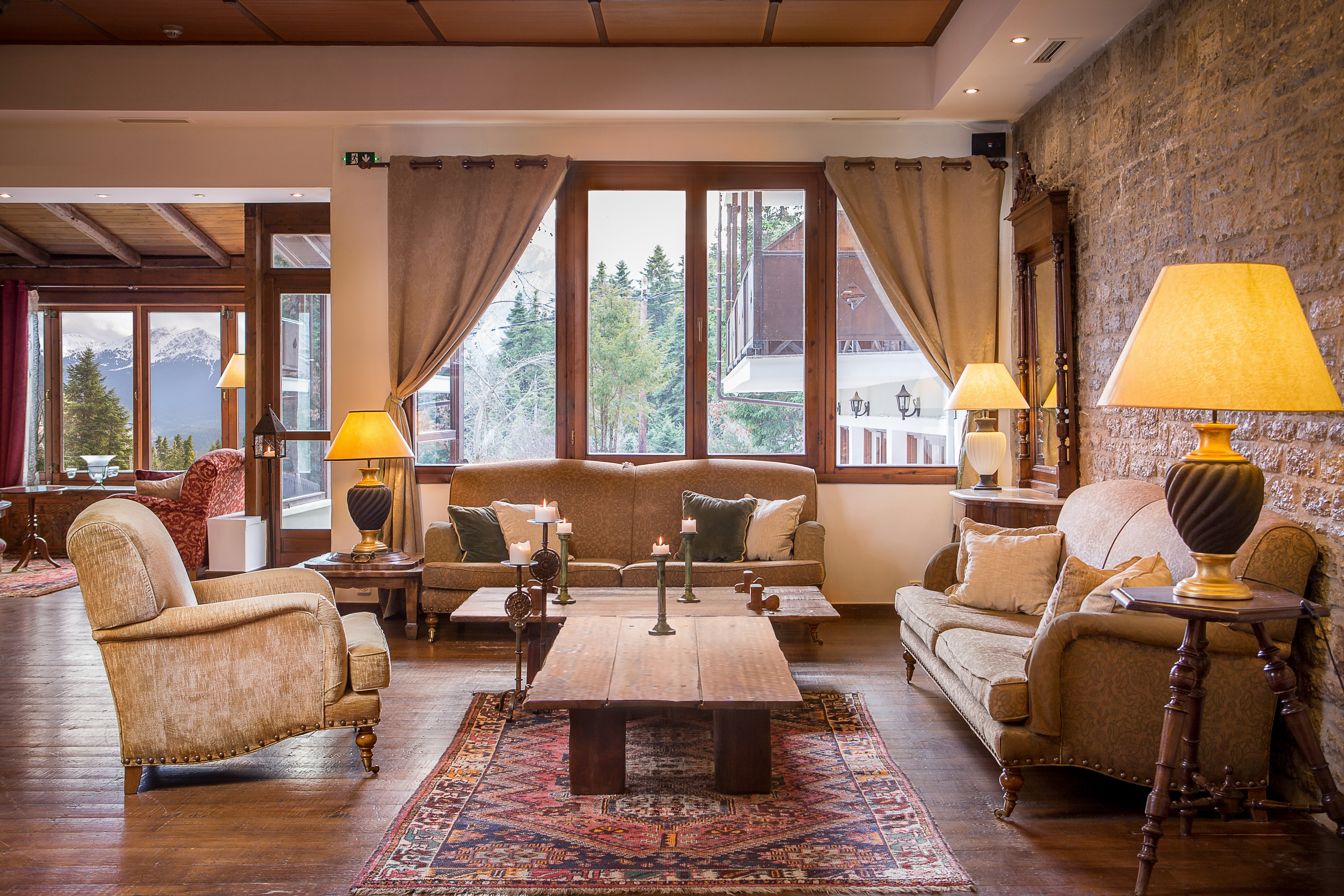 Country Club Hotel & Suites
