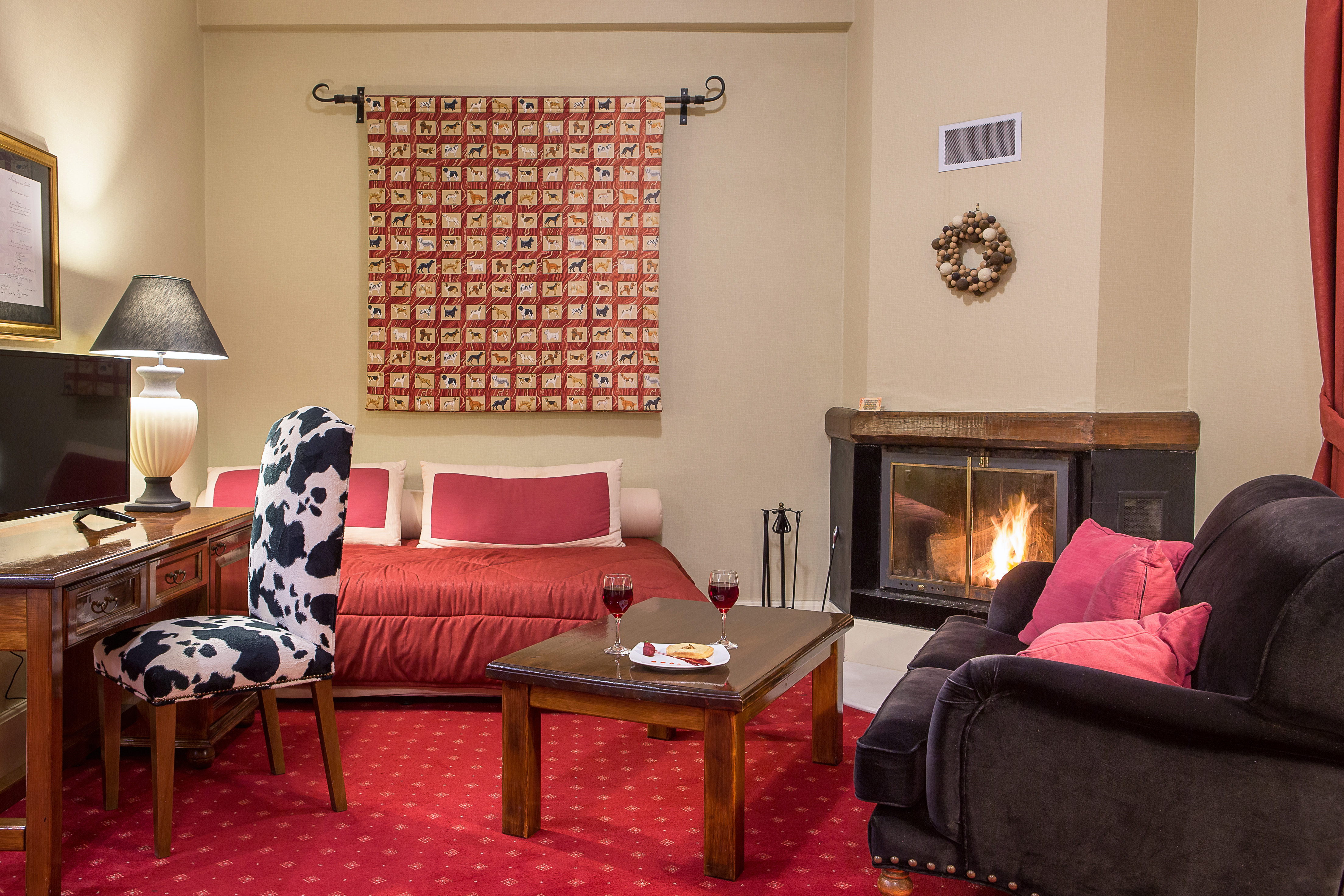 Country Club Hotel & Suites