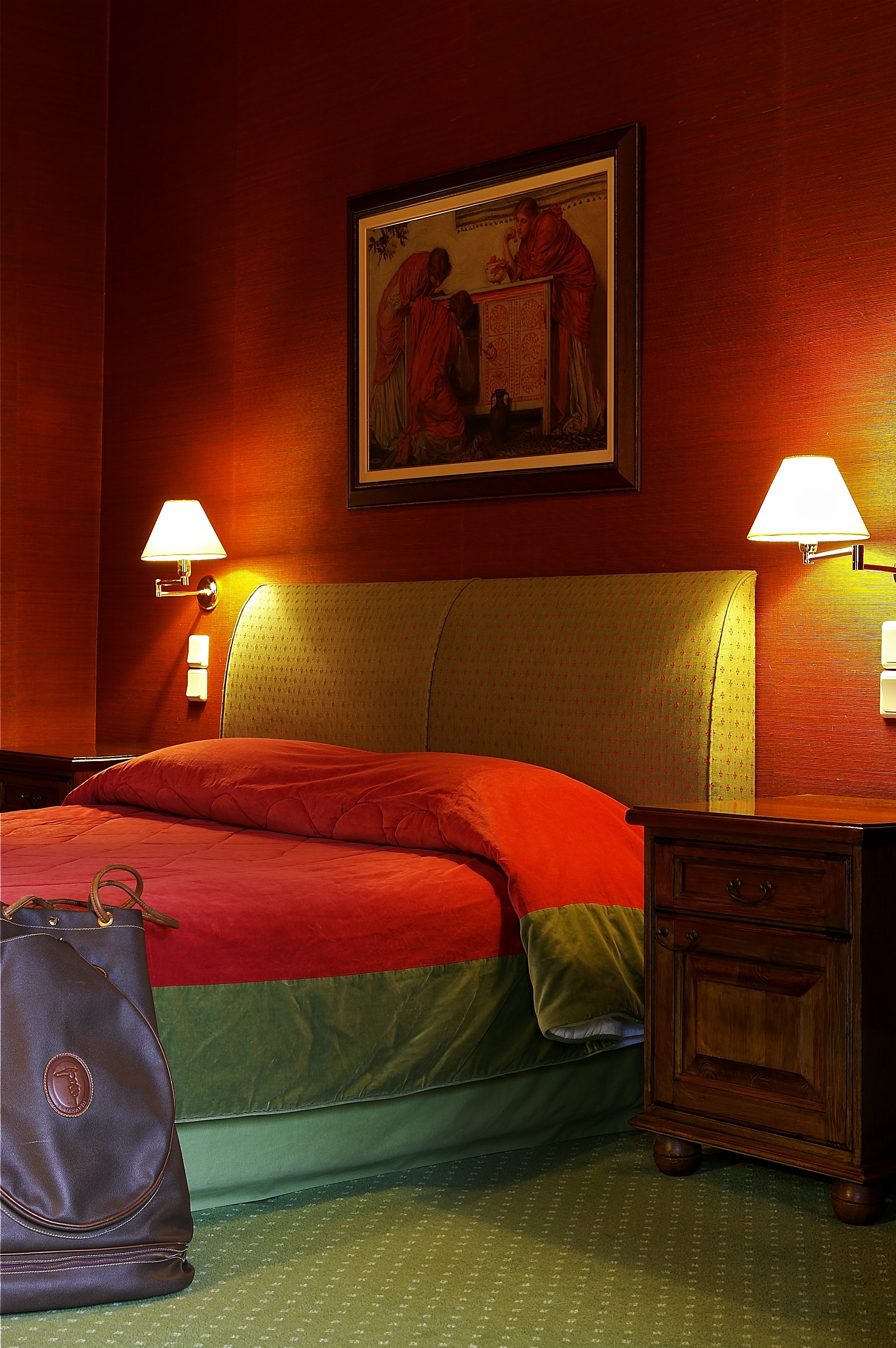 Country Club Hotel & Suites