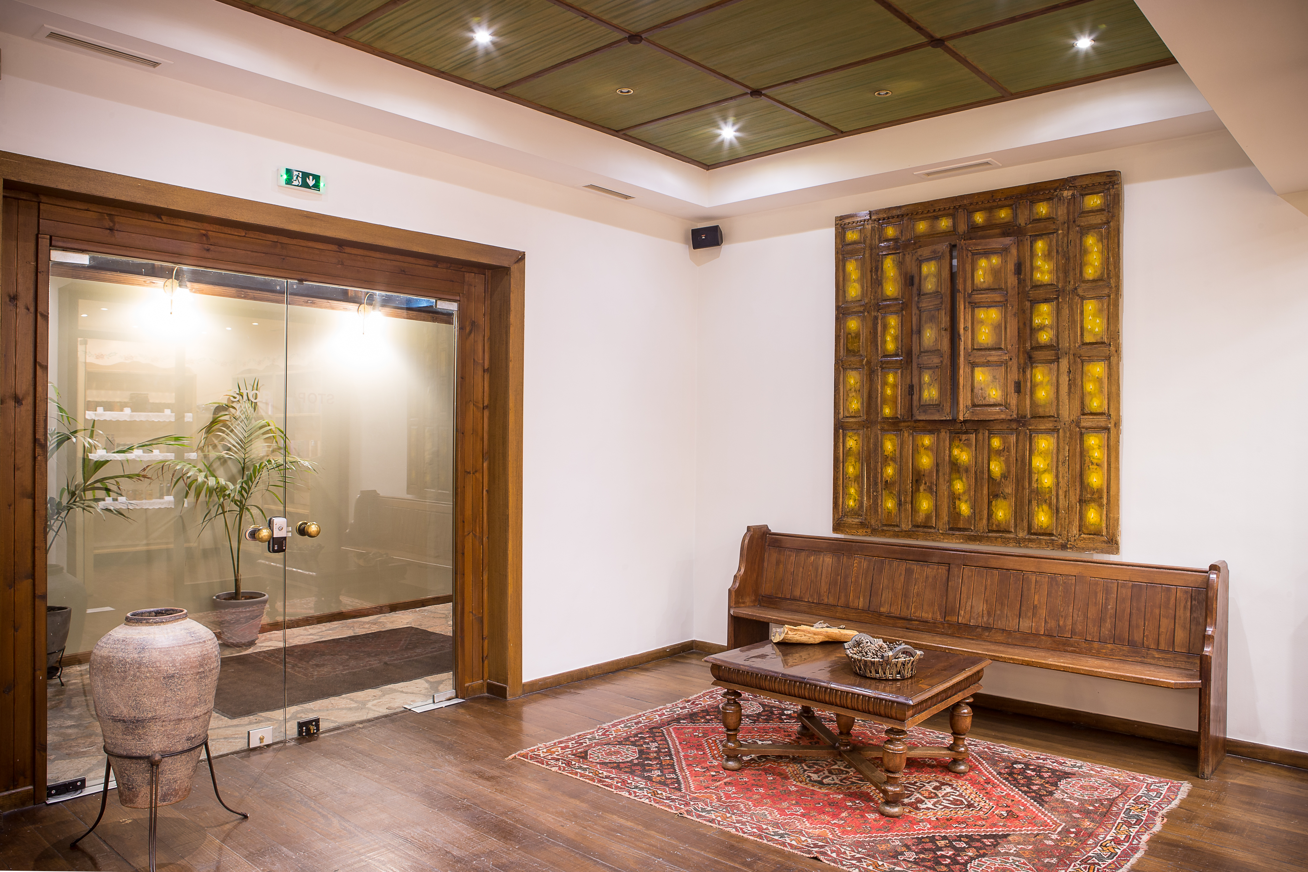 Country Club Hotel & Suites