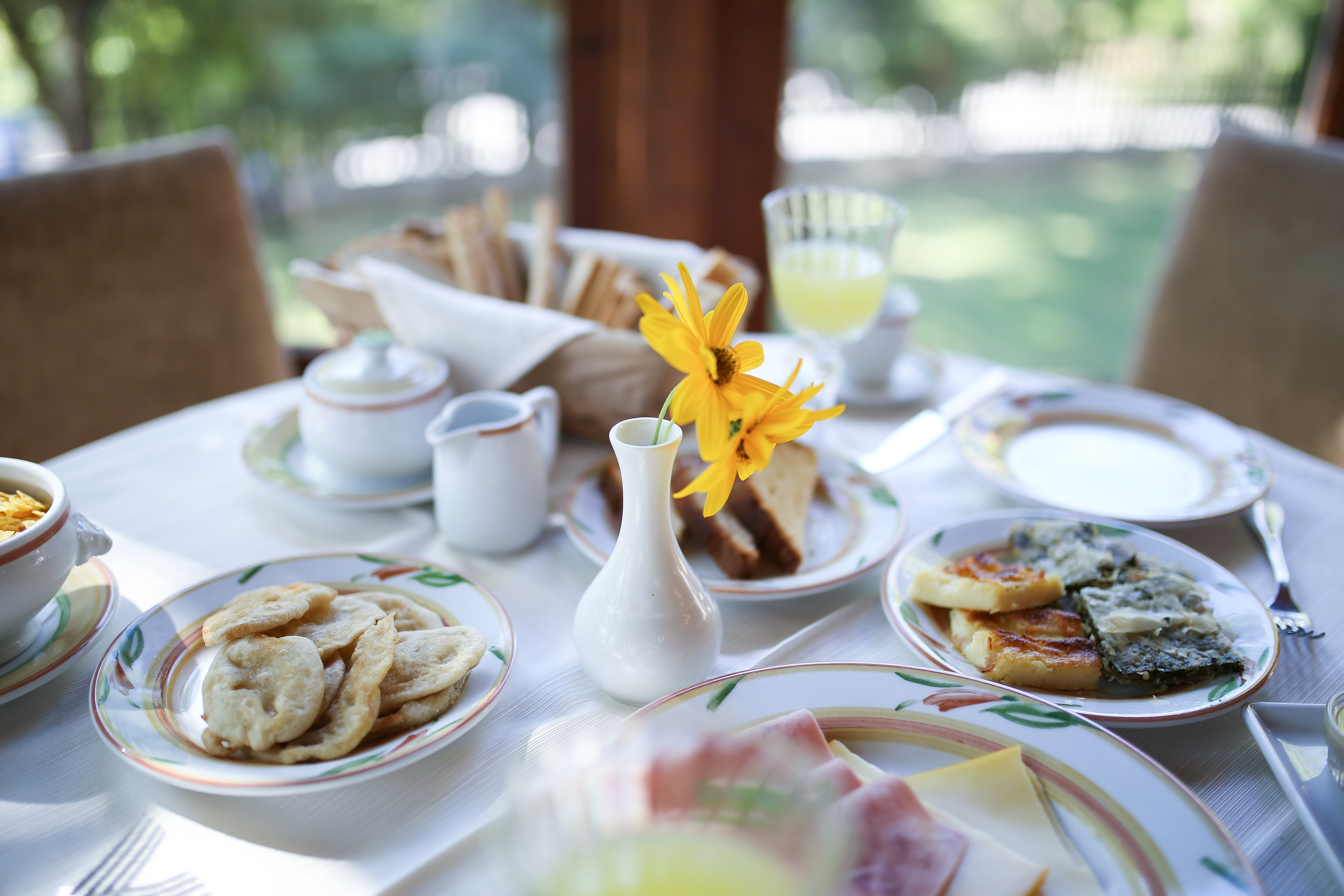 Country Club Hotel & Suites