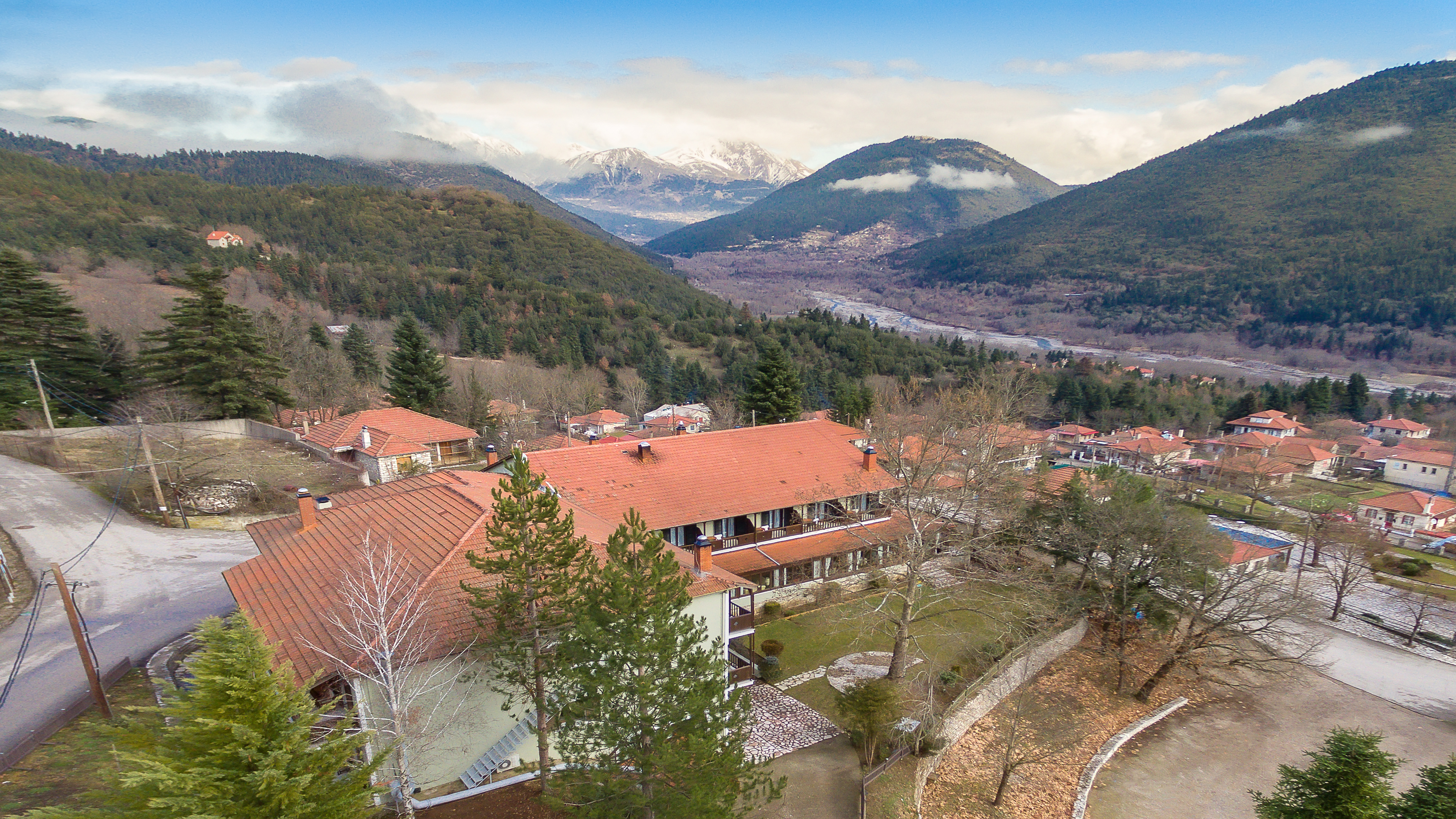 Country Club Hotel & Suites
