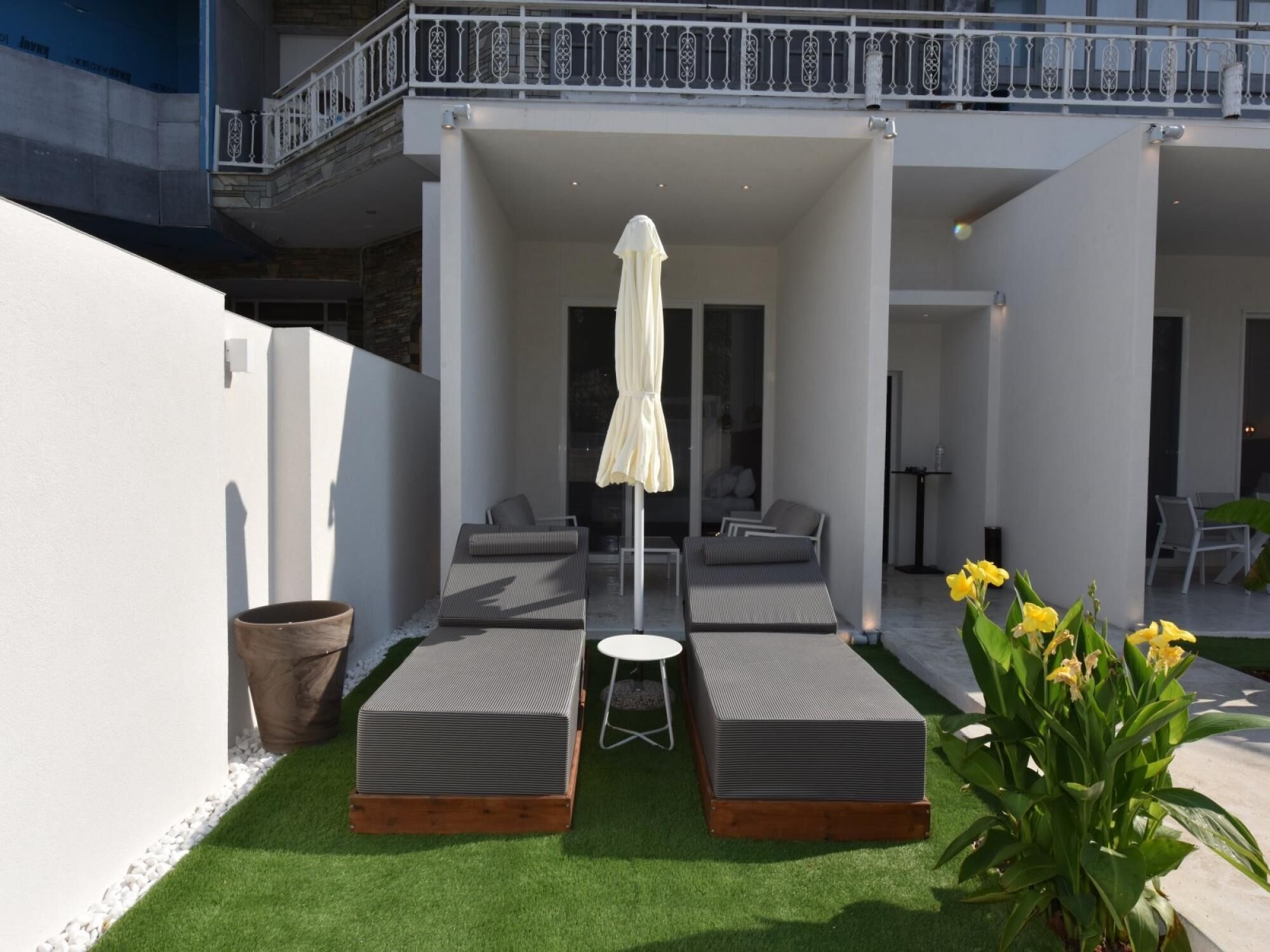 4 Elements Seaside Luxury Suites