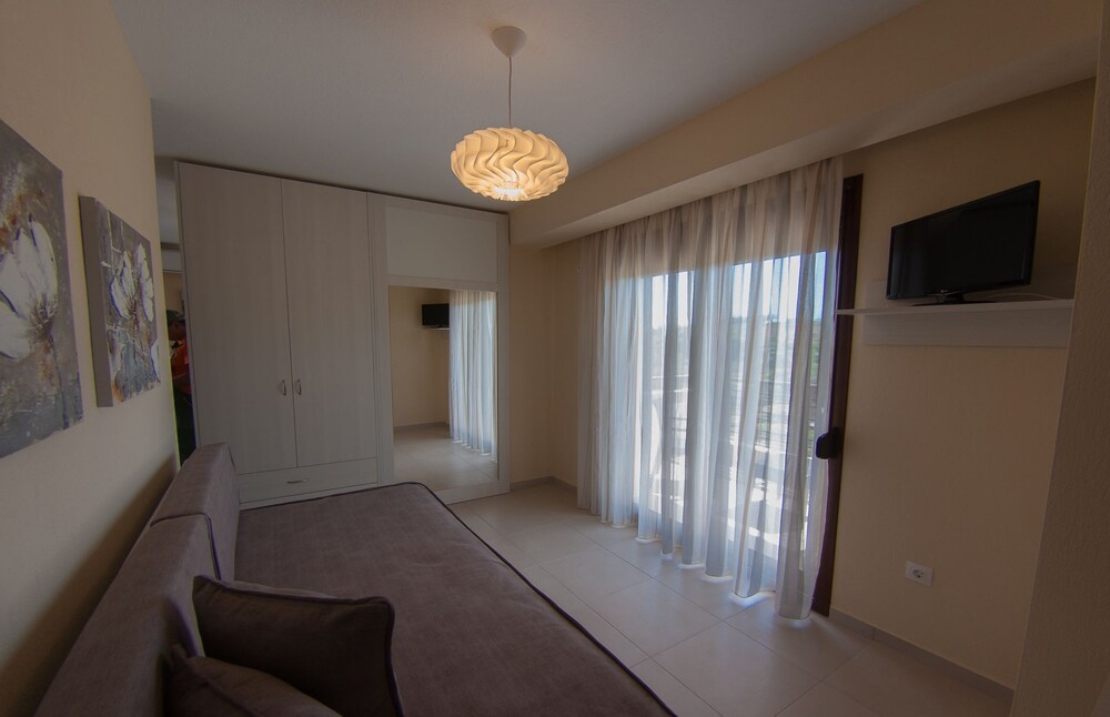 Ianthi Maisonettes