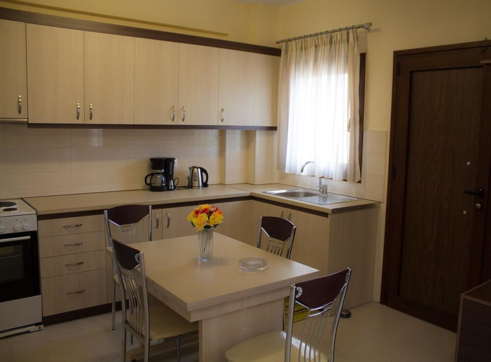 Ianthi Maisonettes