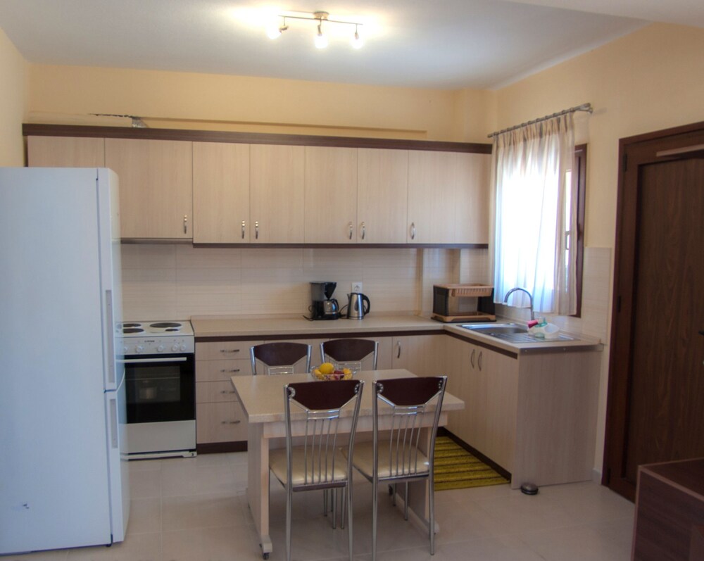 Ianthi Maisonettes