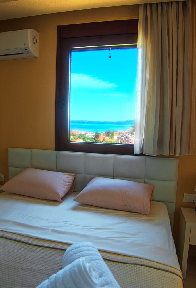 Ianthi Maisonettes