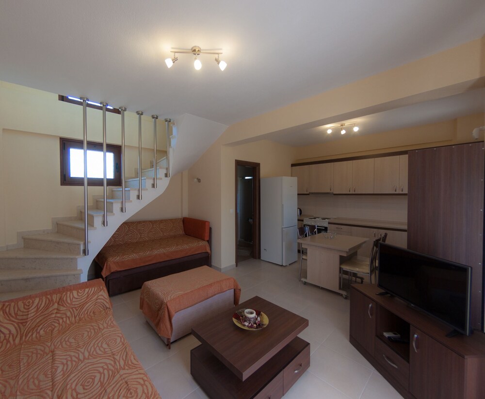 Ianthi Maisonettes