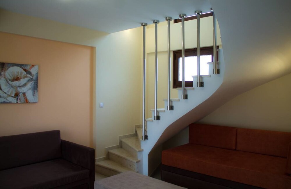 Ianthi Maisonettes