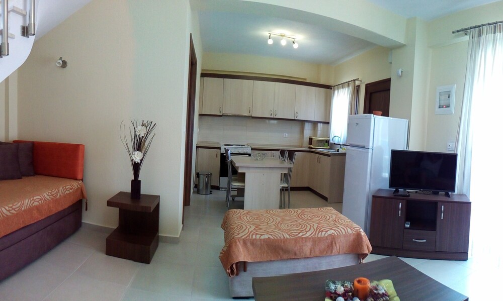 Ianthi Maisonettes