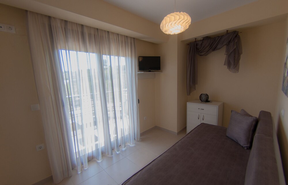 Ianthi Maisonettes