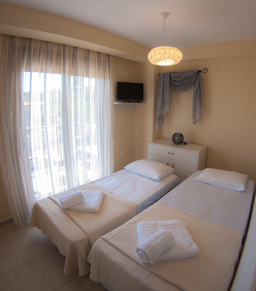 Ianthi Maisonettes