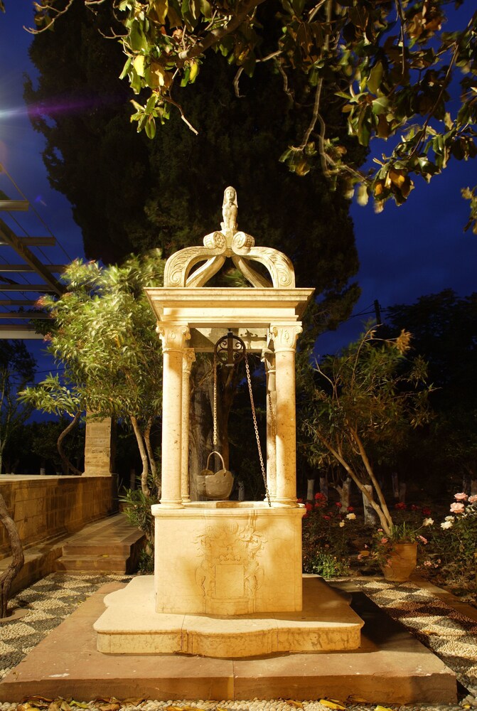 Argentikon Luxury Suites