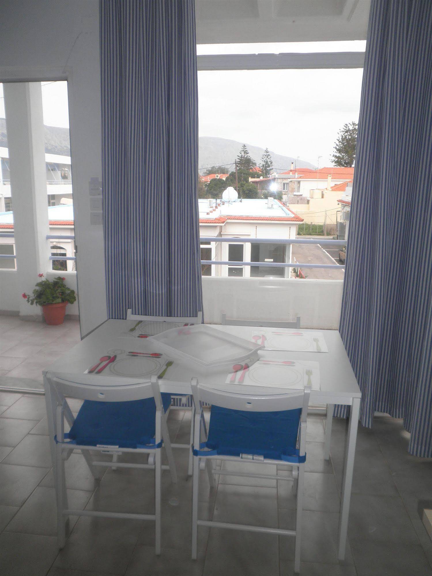 Seafront Studios & Apartments