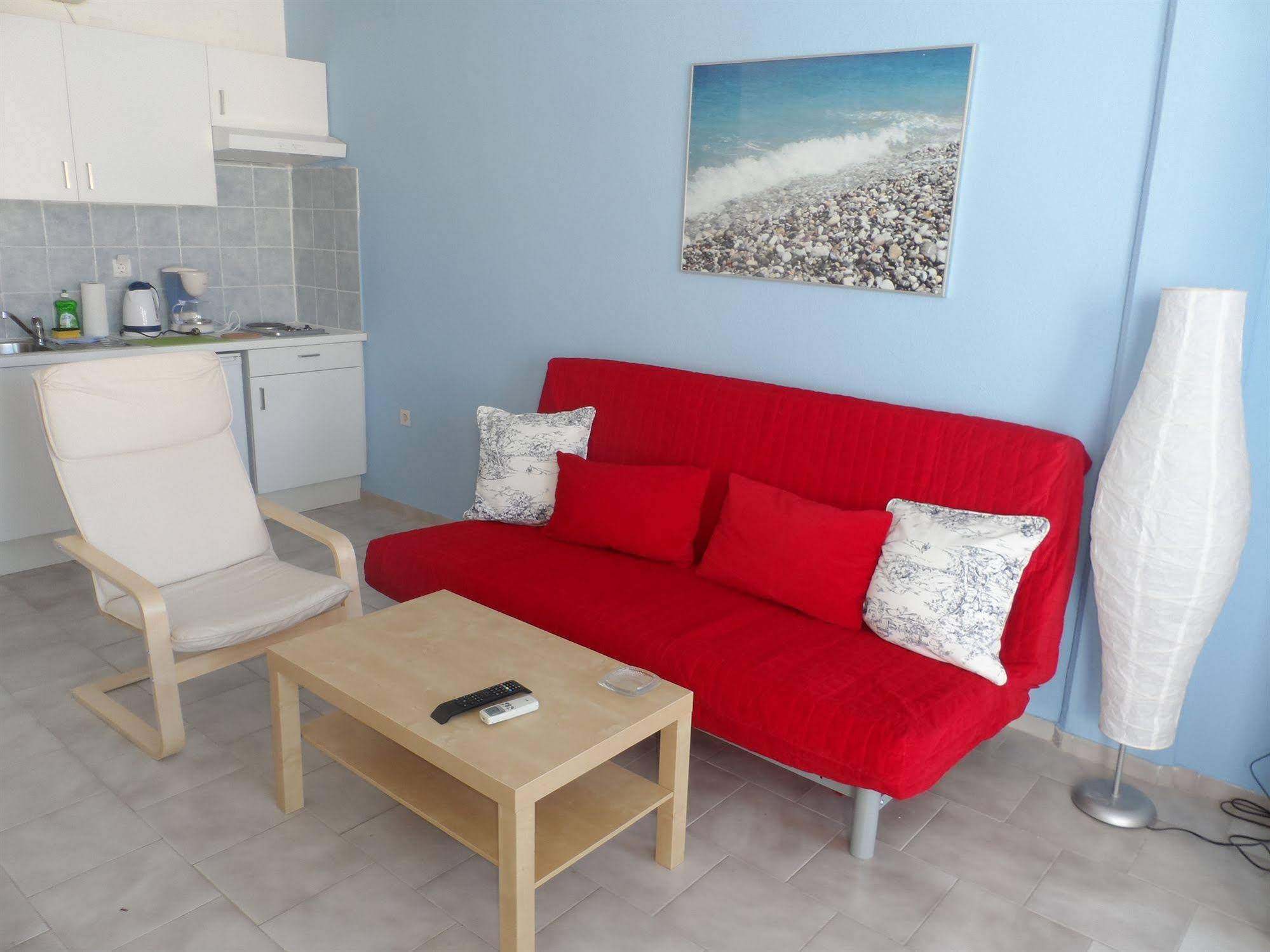 Seafront Studios & Apartments