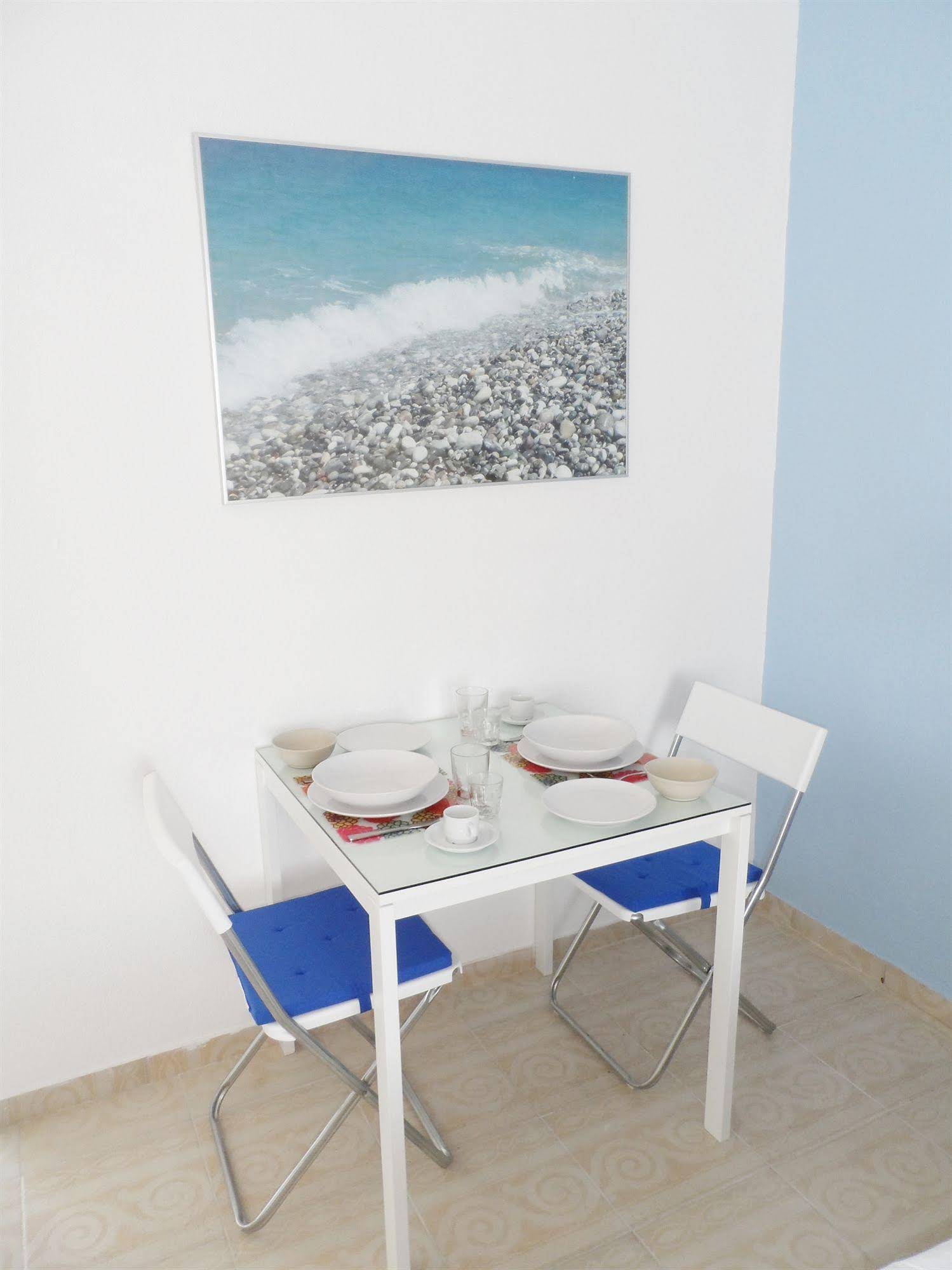 Seafront Studios & Apartments
