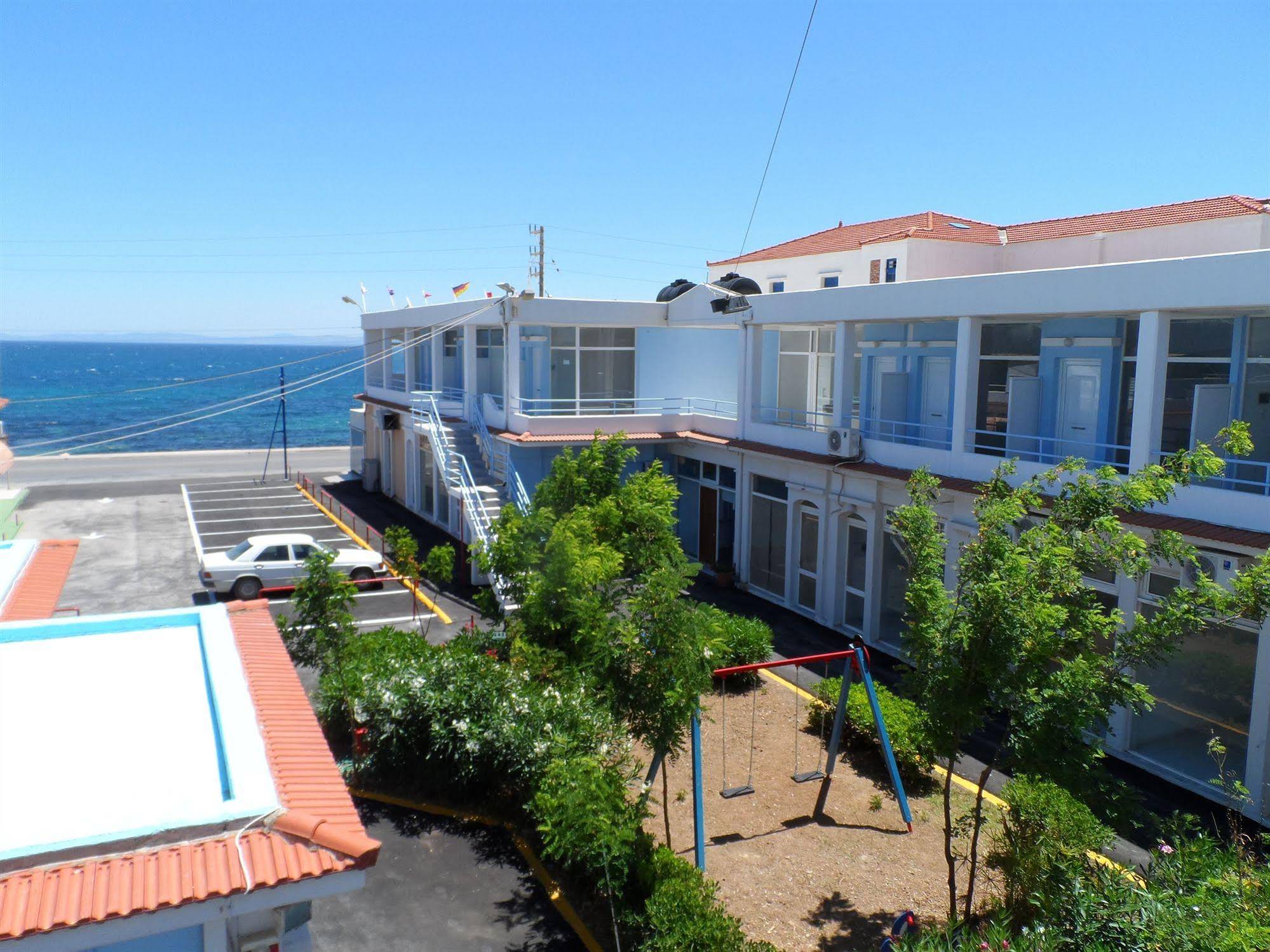 Seafront Studios & Apartments