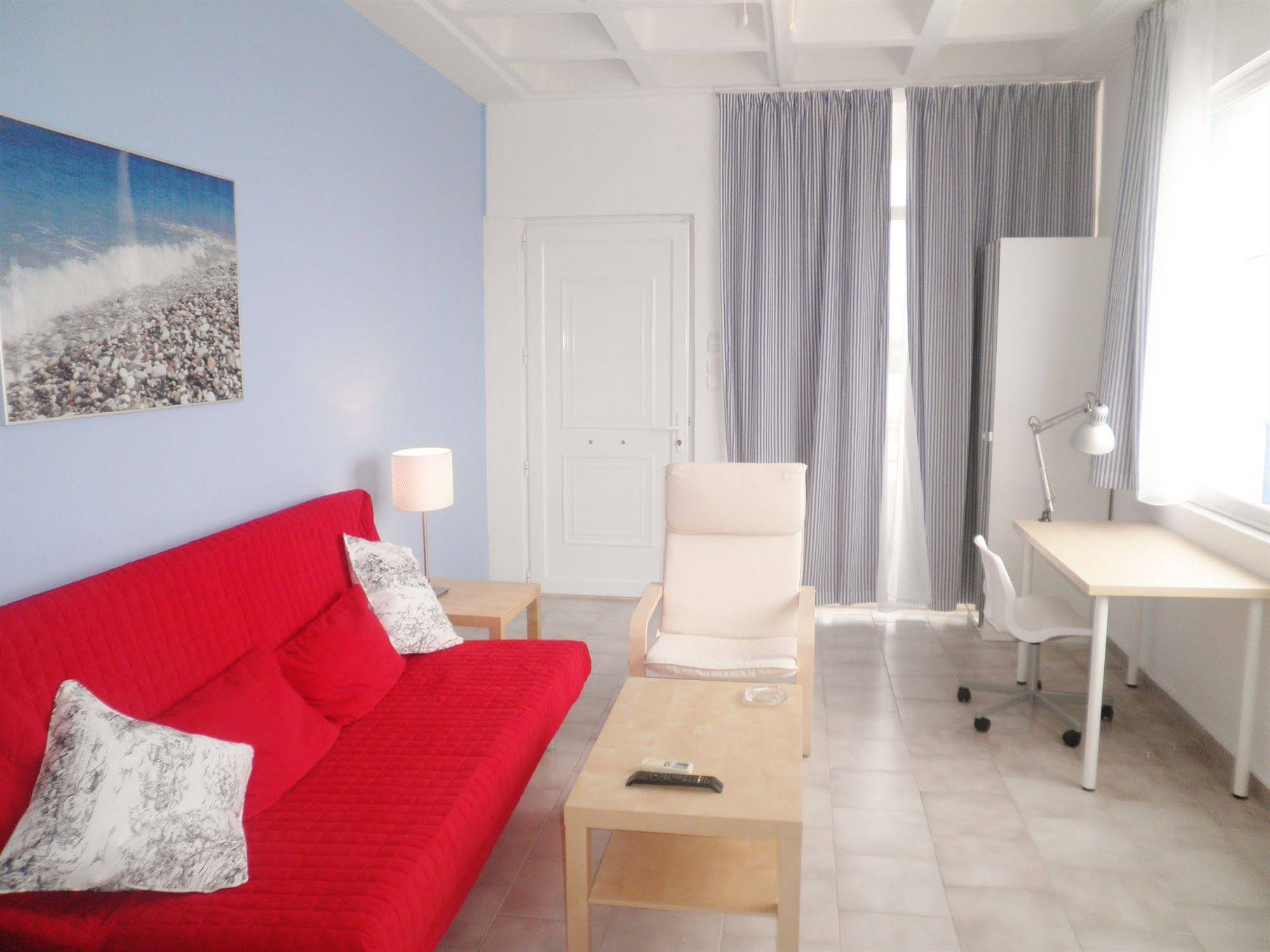 Seafront Studios & Apartments
