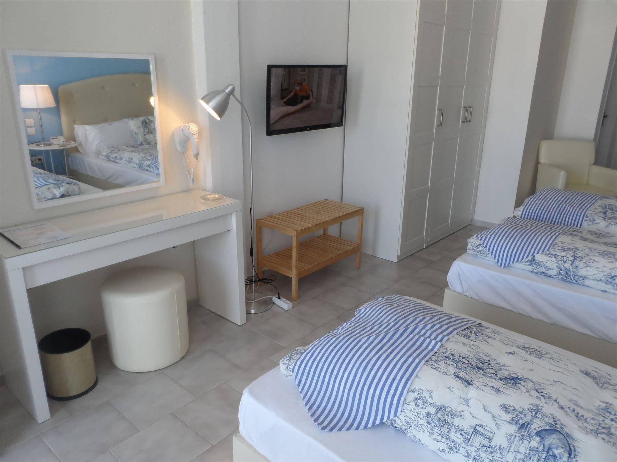 Seafront Studios & Apartments