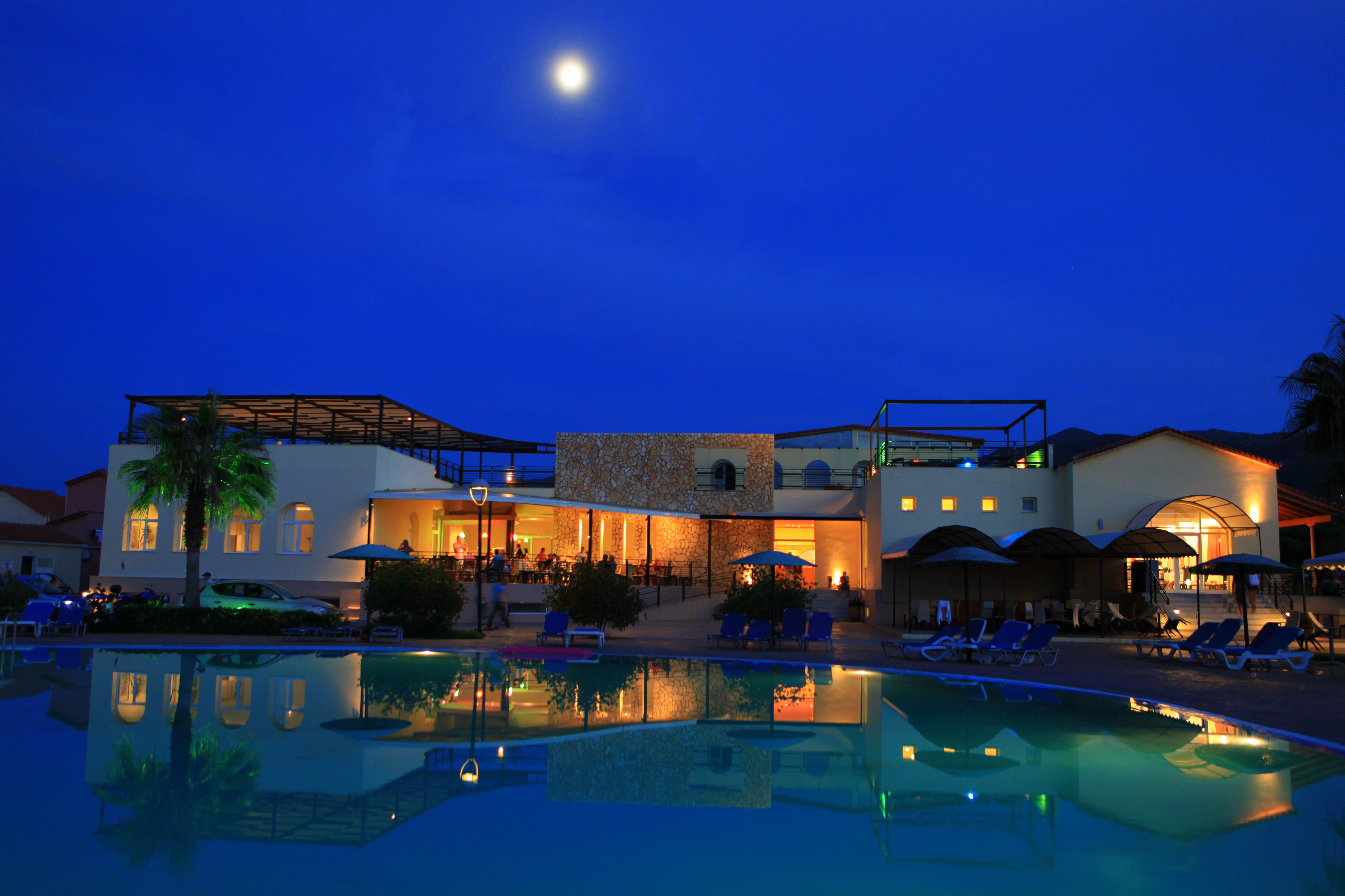 Almyros Beach Resort & Spa