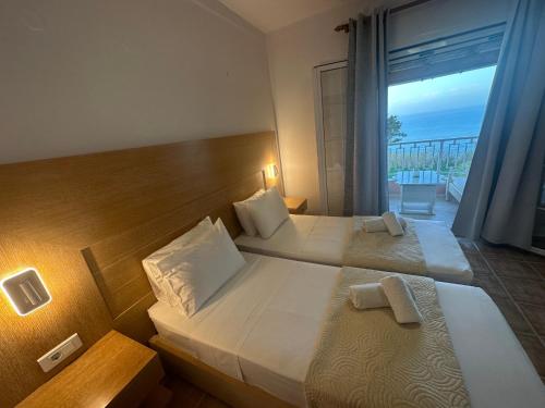 Nikos Apartments