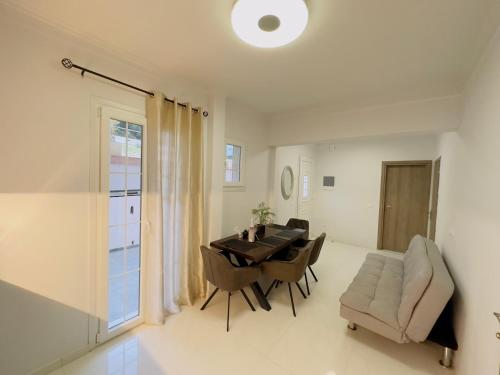 Nikos Apartments