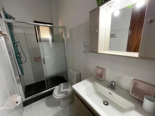 Nikos Apartments