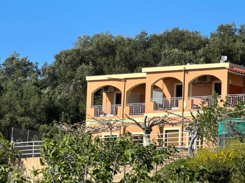 Nikos Apartments