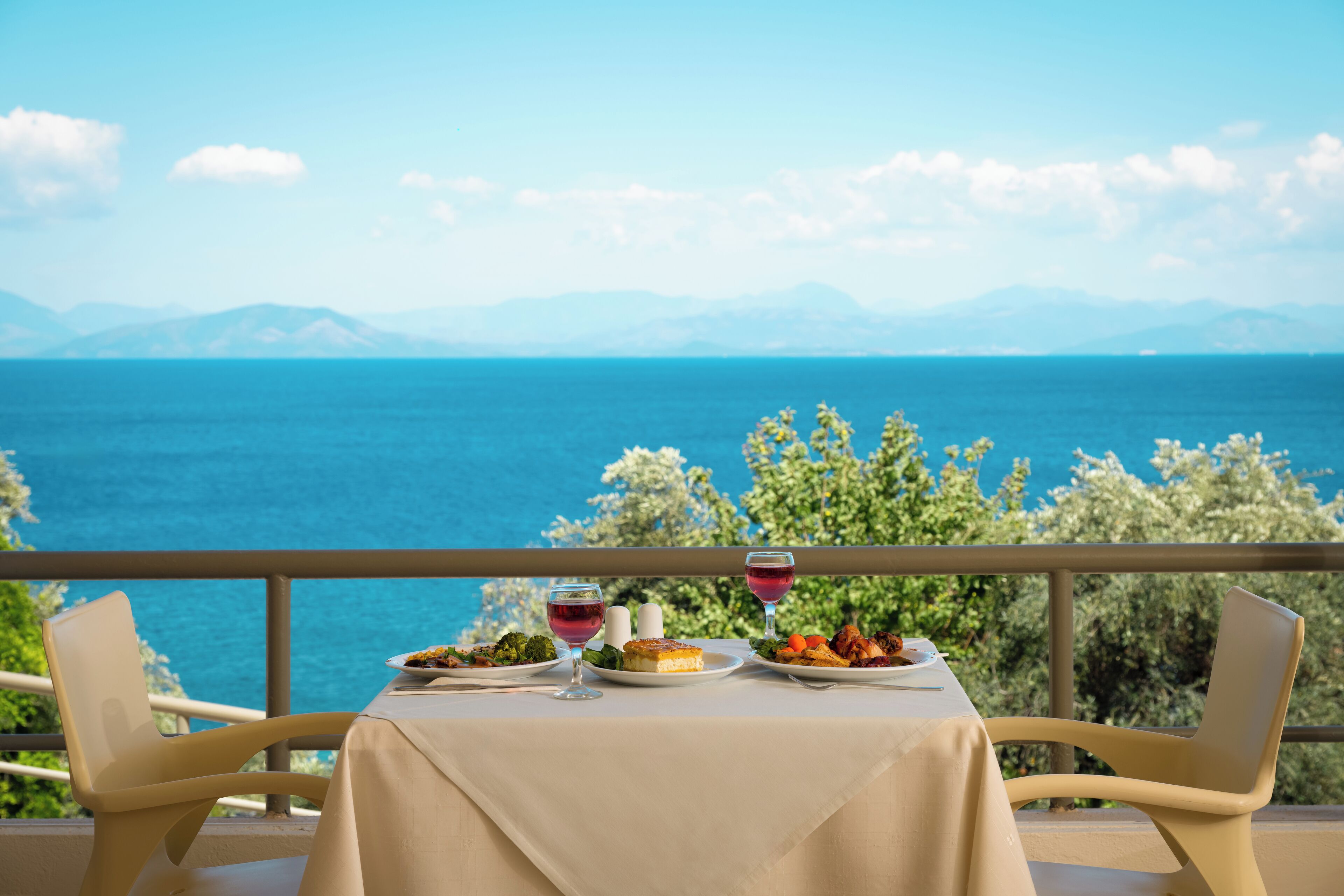 Canvas by Mitsis Belvedere