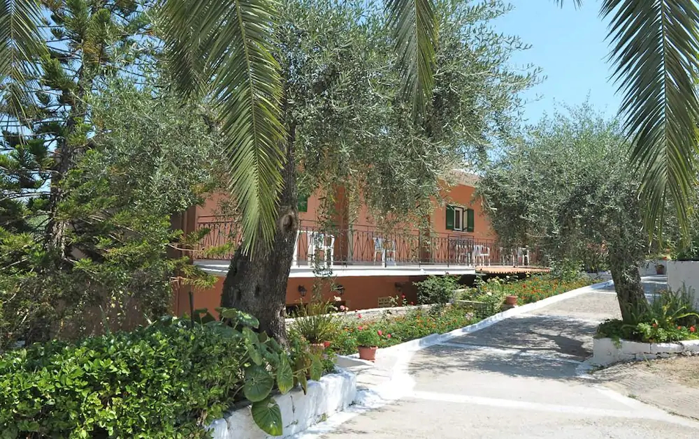 Passas Mare Apartments & Studios