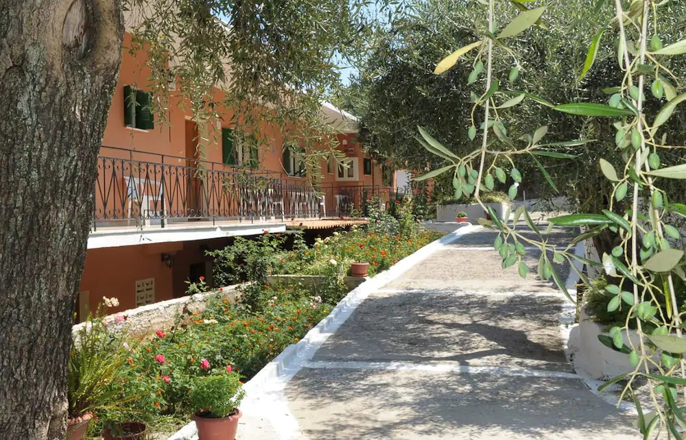 Passas Mare Apartments & Studios