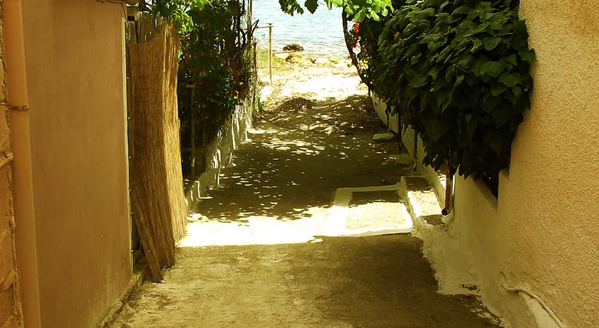 Avra Beach Hotel