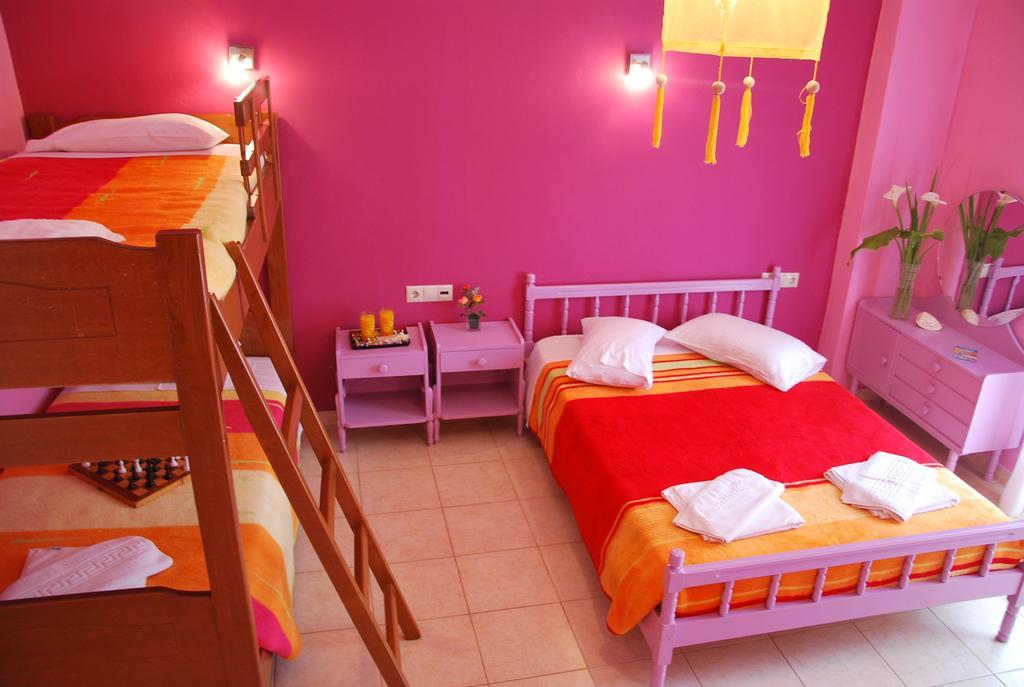 Bella Vista Hotel & Studios