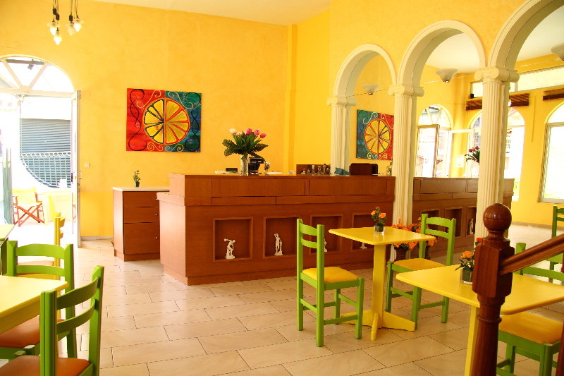 Bella Vista Hotel & Studios