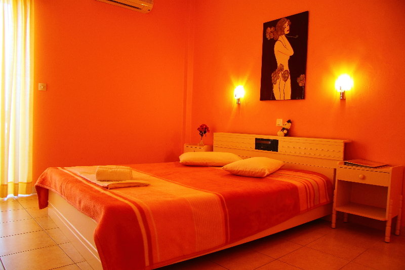 Bella Vista Hotel & Studios