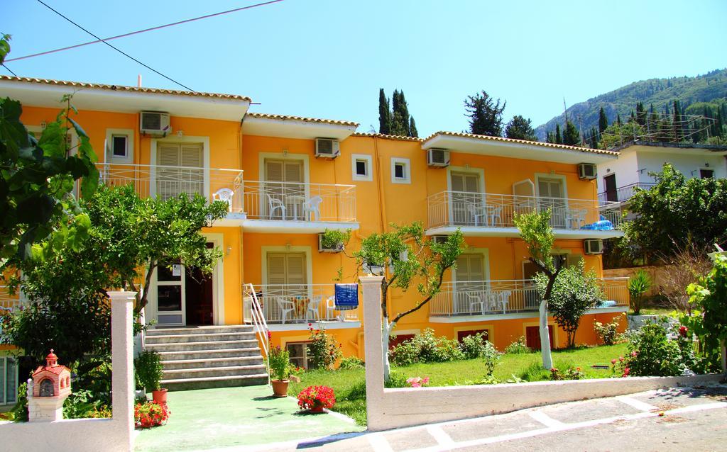 Bella Vista Hotel & Studios