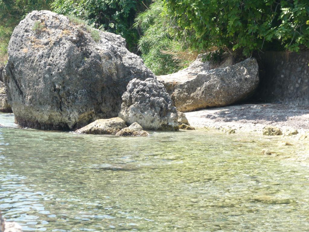 Siora Leni Contemporary Filoxenia