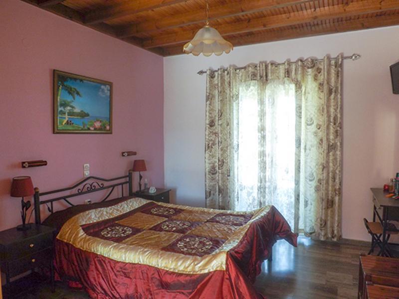 Makis Studios & Apartments