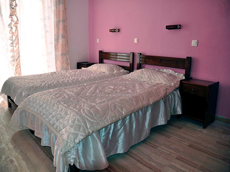 Makis Studios & Apartments