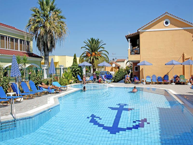 Makis Studios & Apartments