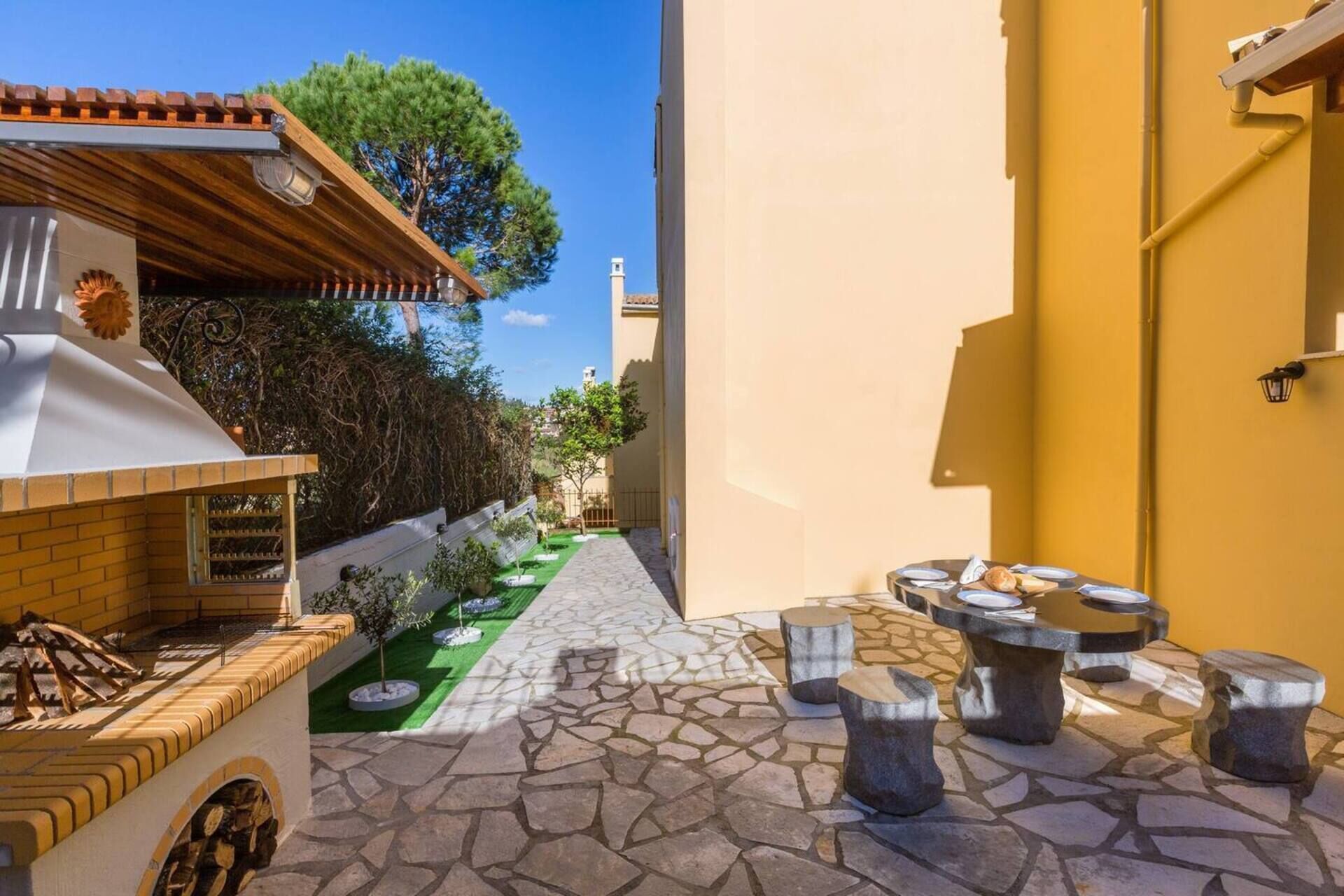 Louisa's Summer House