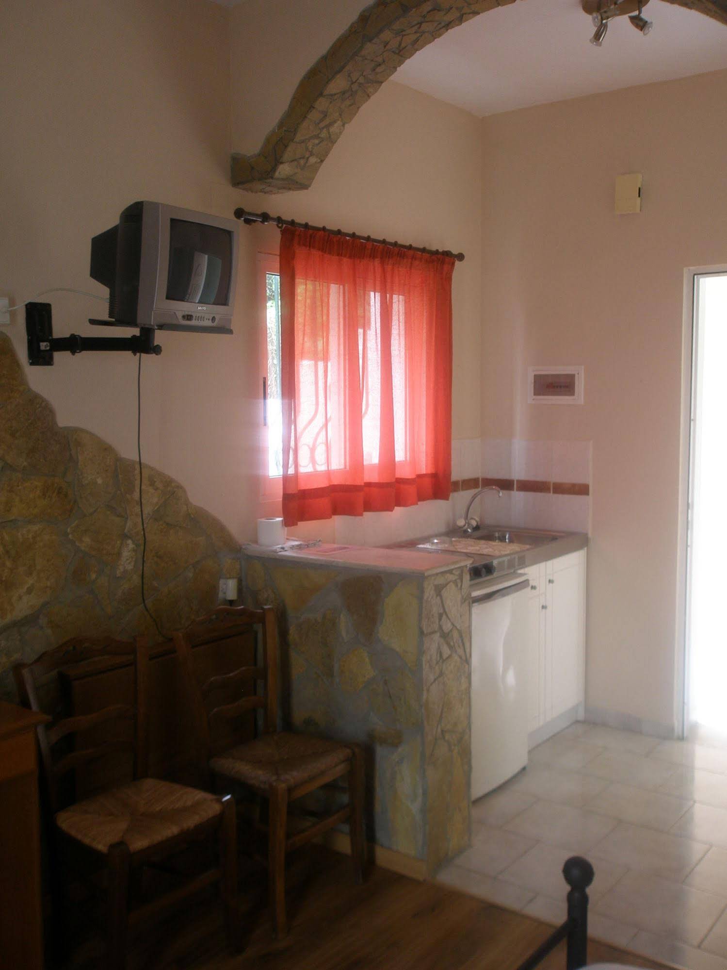 Oceanis Rooms Apartments