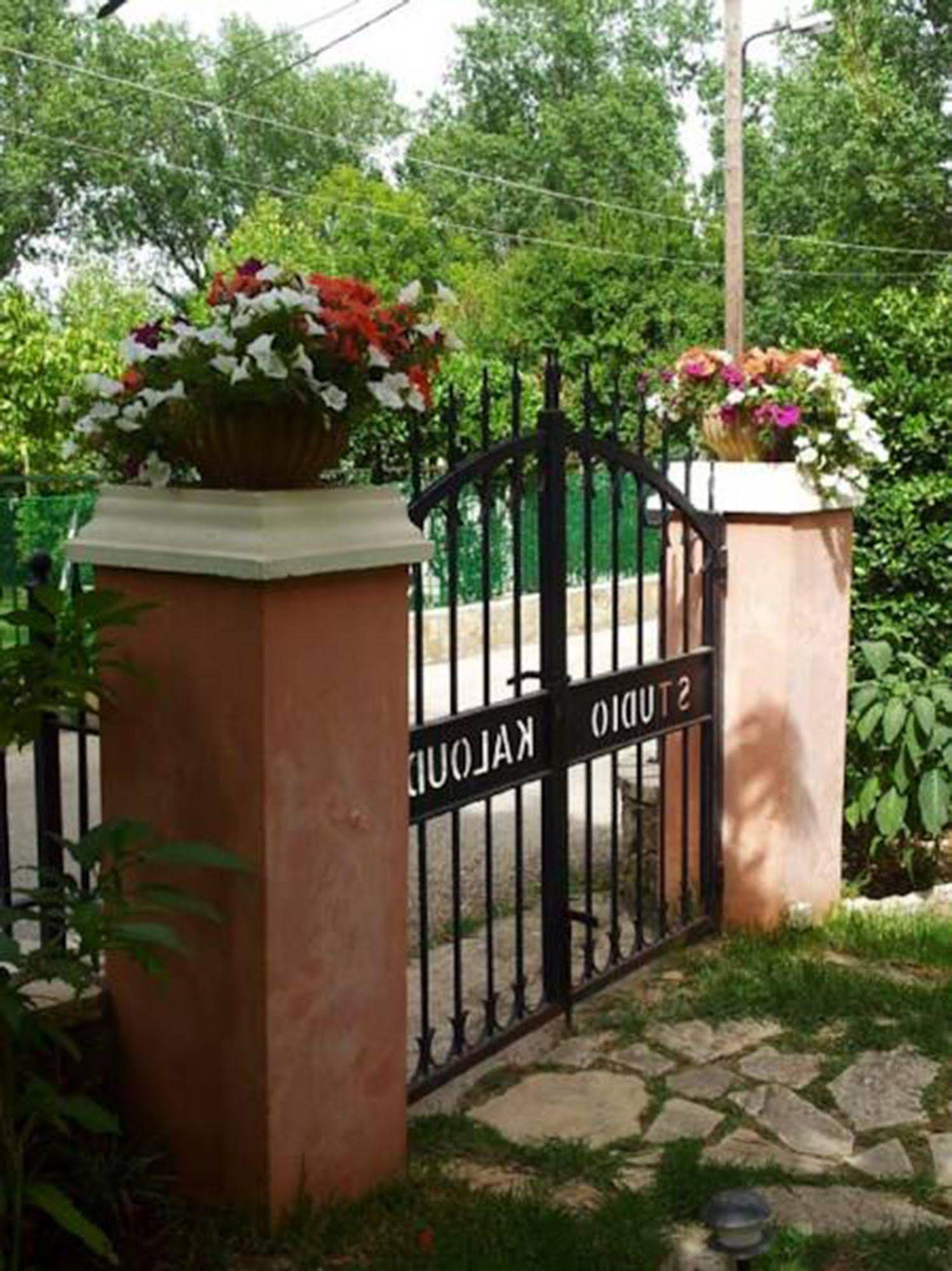 Kaloudis Apartments & Studios