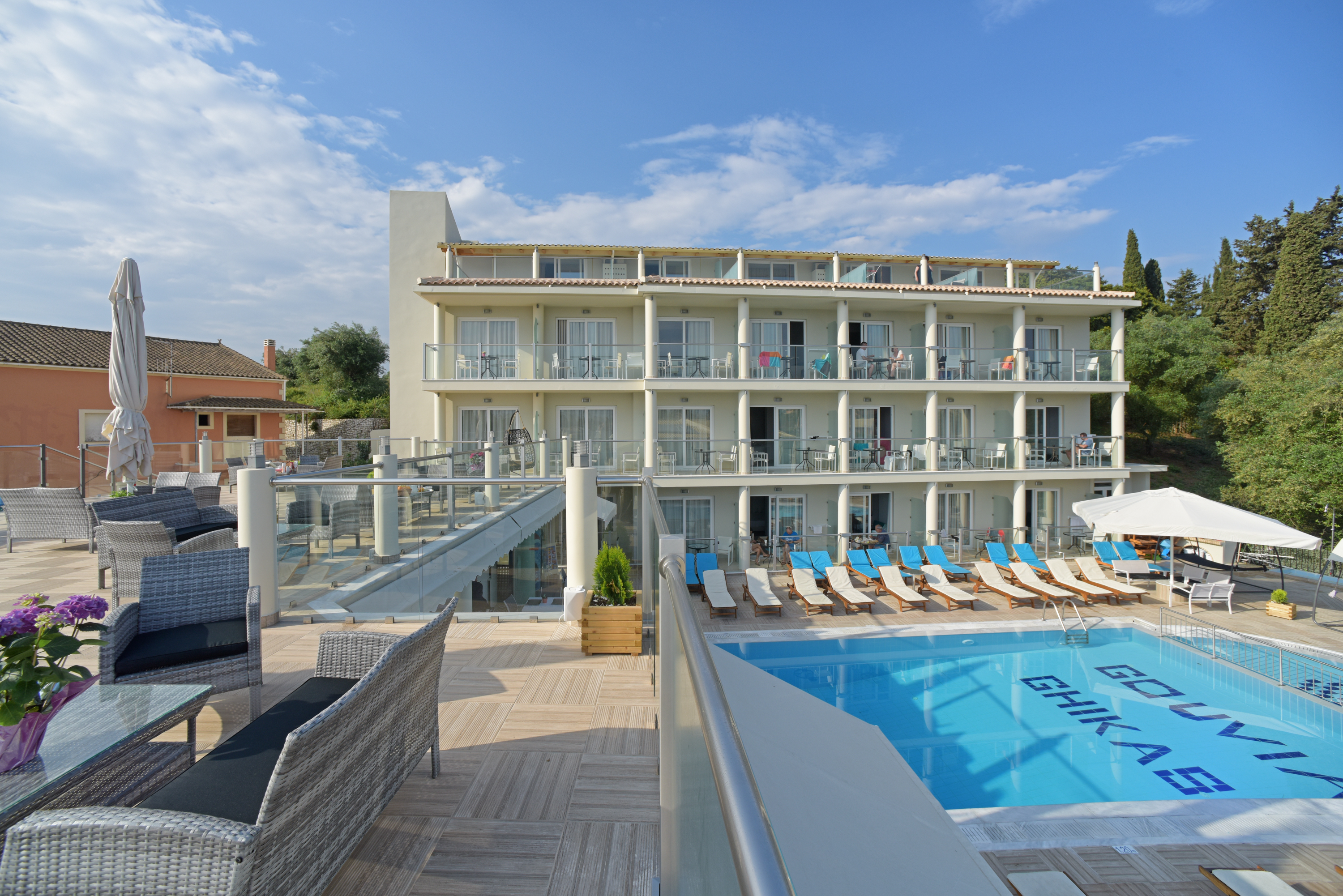 Palapart Gikas Studios & Suites