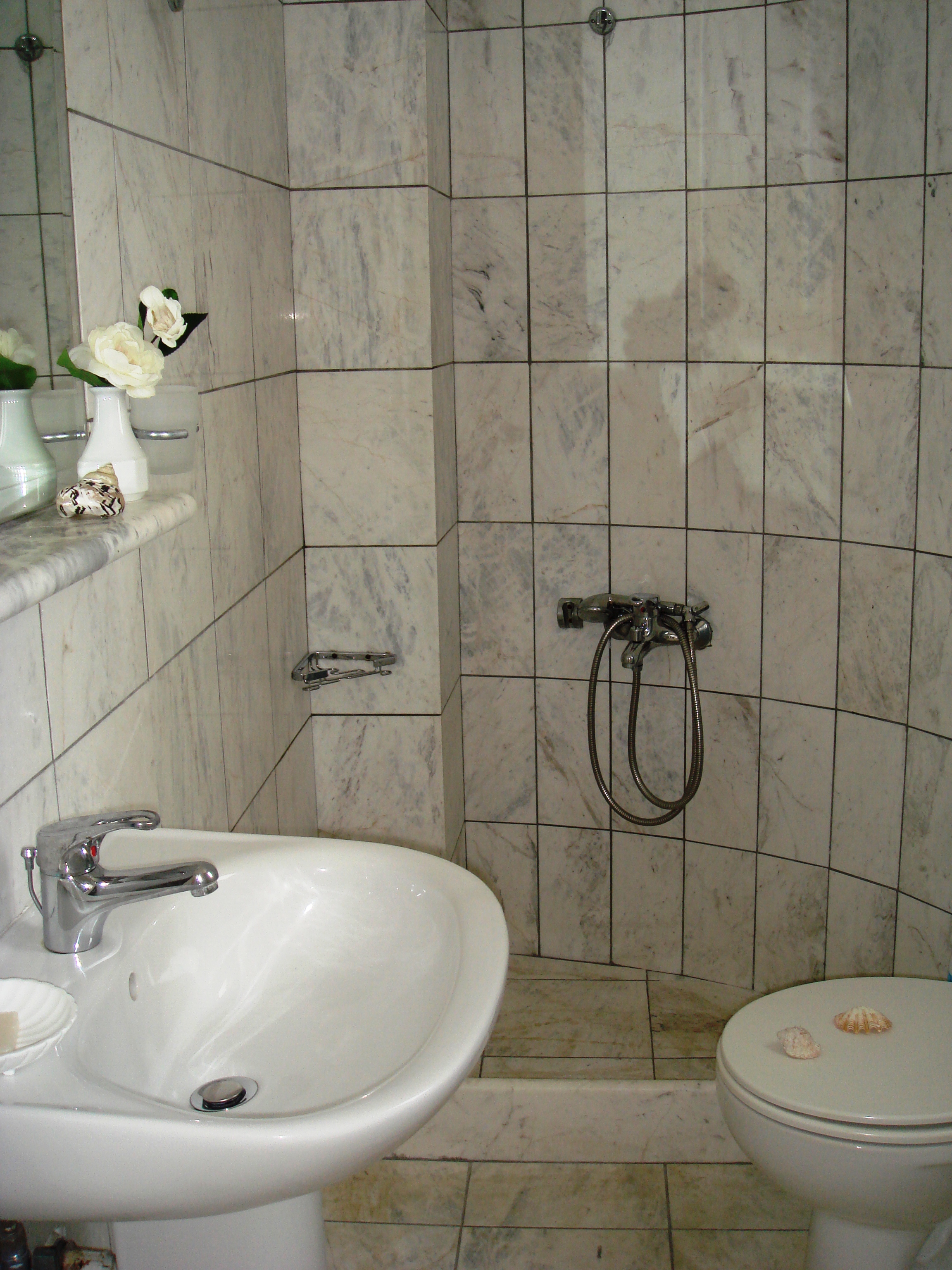 Sea Breeze Beis Apts